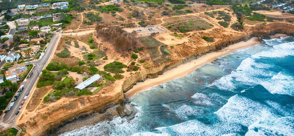 photo of sunset cliffs showing the best beaches in san diego