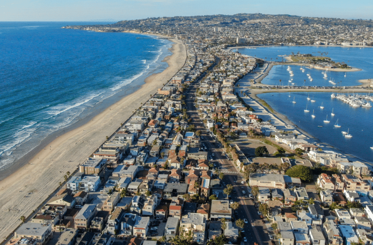 photo of mission and pacific beach showing the best beaches in san diego