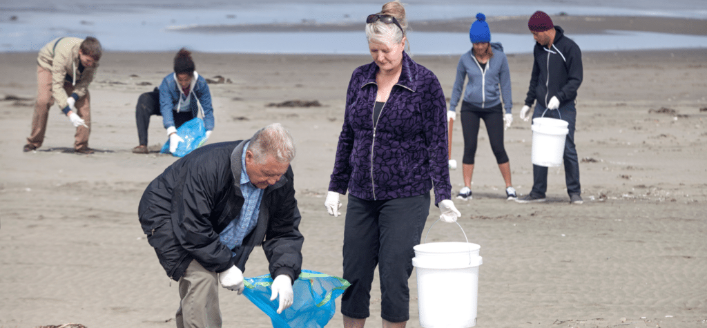 photo of volunteers cleaning the beach showing is san diego a good place to live