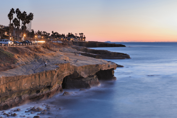 photo of sunset at sunset cliffs showing things to do in san diego for couples