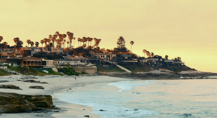 photo of la jolla beach front homes showing one of the best neighborhoods in san diego for families